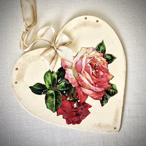 Pair of Shabby Chic Wood Hearts - Picture 5 of 6